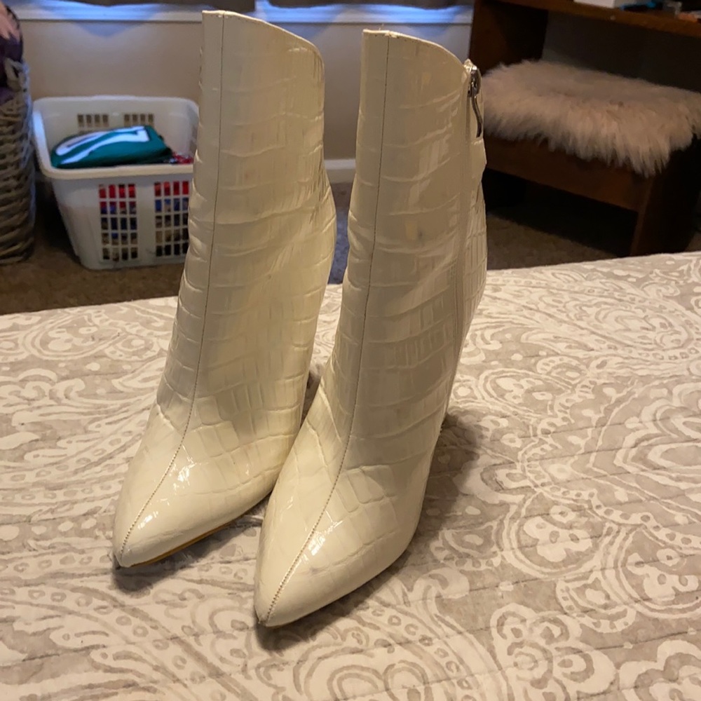 White crocodile patent leather boots